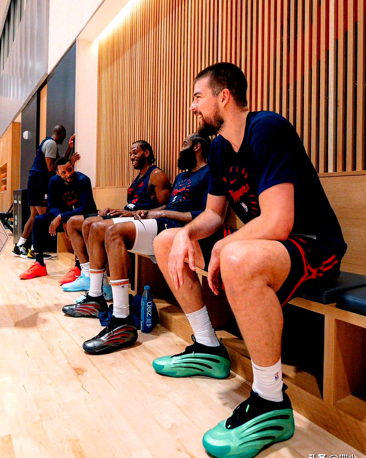 转折点！洛杉矶快船扳平良机，NBA常规赛国际比赛日攻防权衡，底气十足，细节决定成败的简单介绍